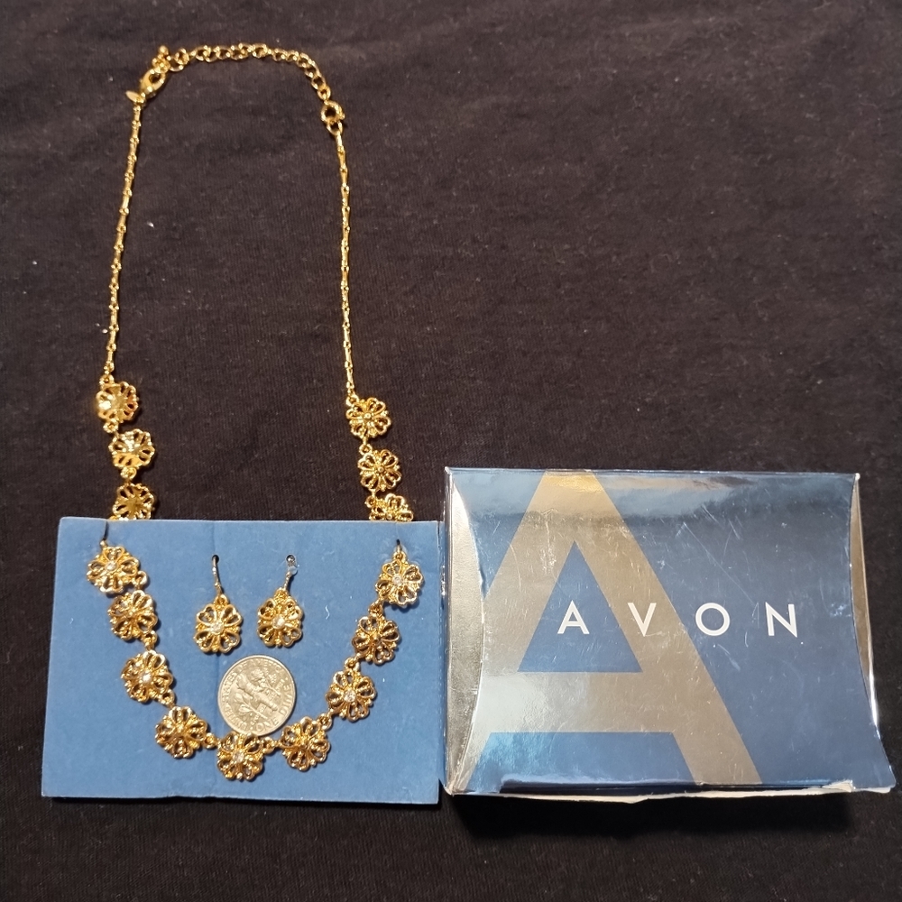 Avon Filigree disk collar necklace and earring gift set